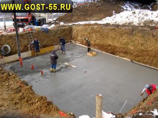 Рытье котлована фото